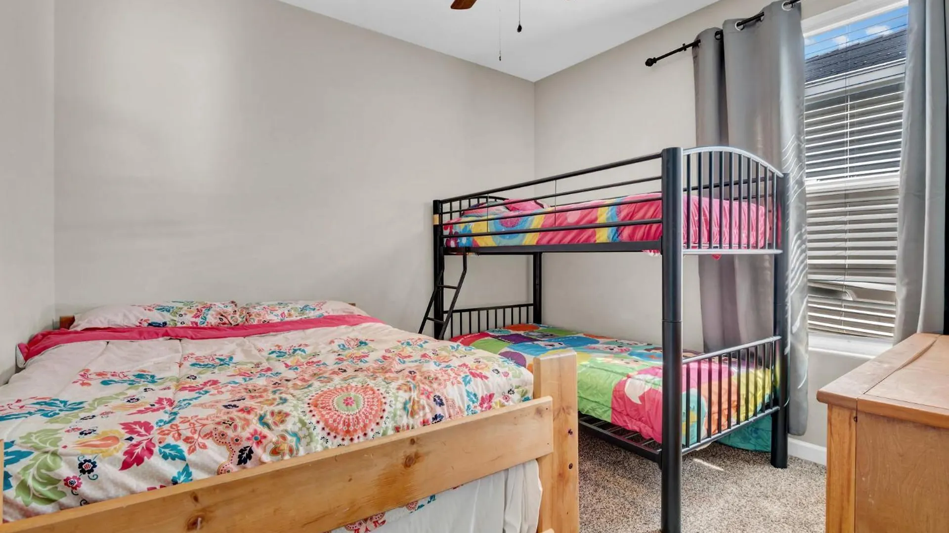 Nyaraló New Spacious 4-Bedroom House In Charming Phoenix With Wifi, Ac