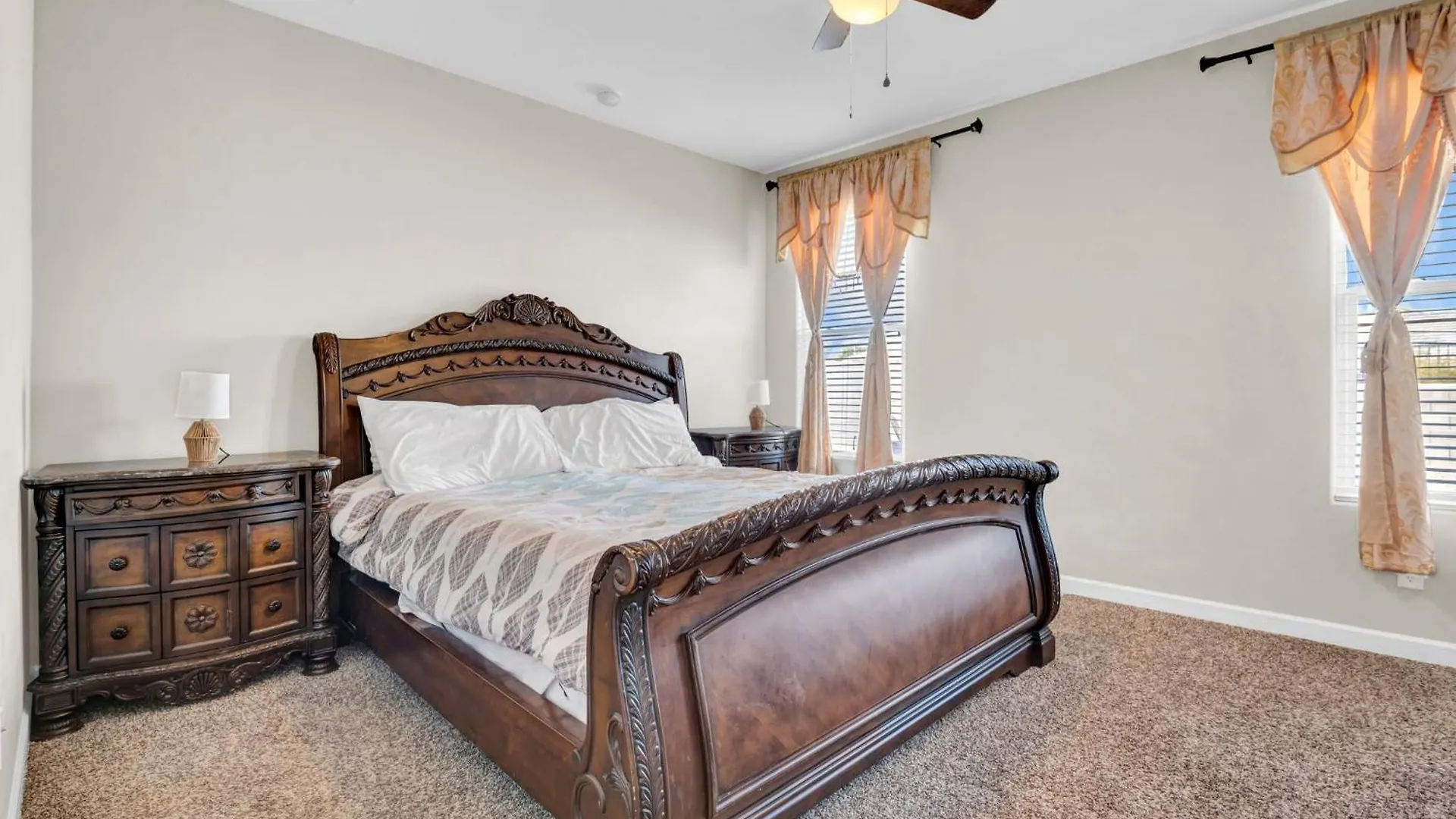 Nyaraló New Spacious 4-Bedroom House In Charming Phoenix With Wifi, Ac