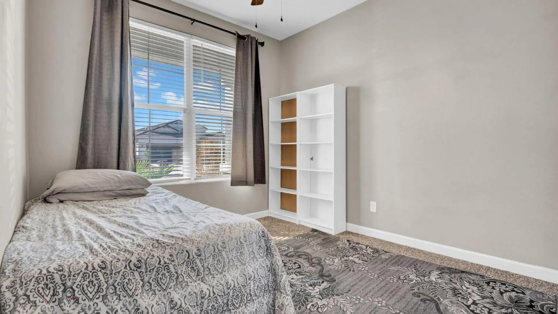 New Spacious 4-Bedroom House In Charming Phoenix With Wifi, Ac 0*,